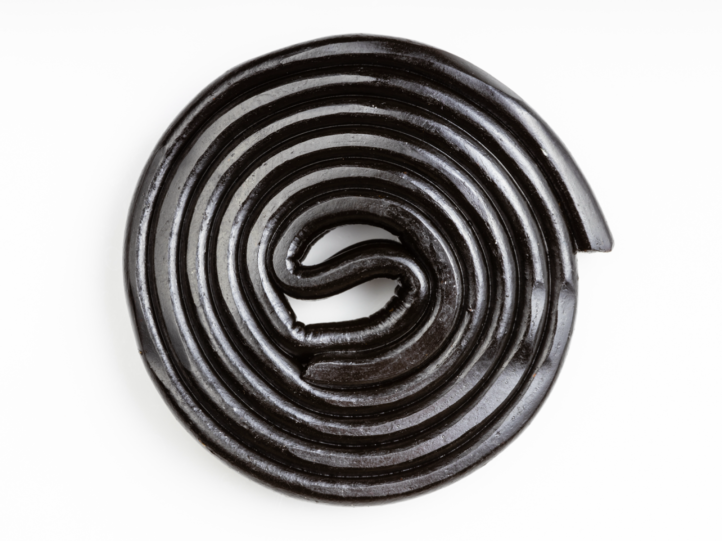 top view of spiral from liquorice candy on white 2021 09 18 16 13 16 utc groot